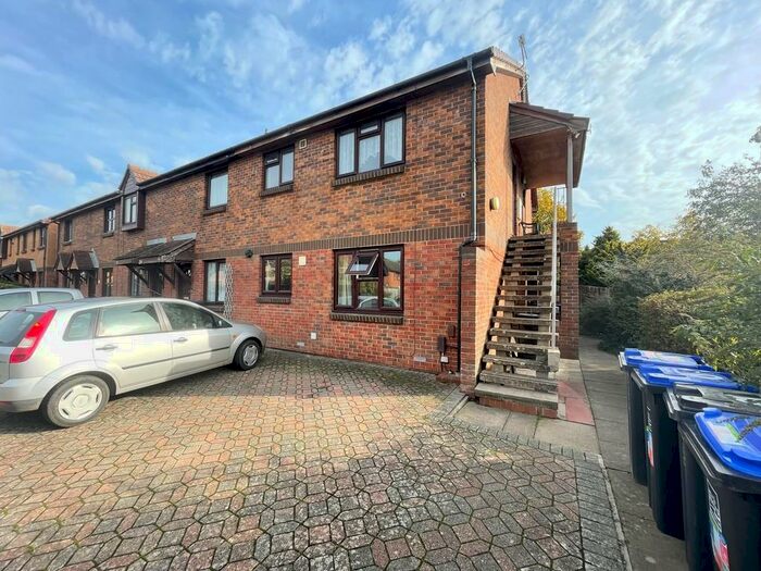 Flat To Rent In Pilgrims Walk, Worthing, BN13