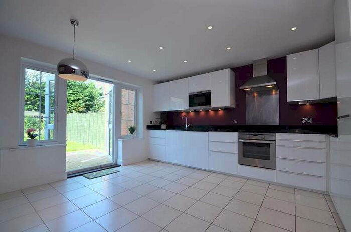 4 Bedroom Town House To Rent In Flowers Avenue, Ruislip, HA4