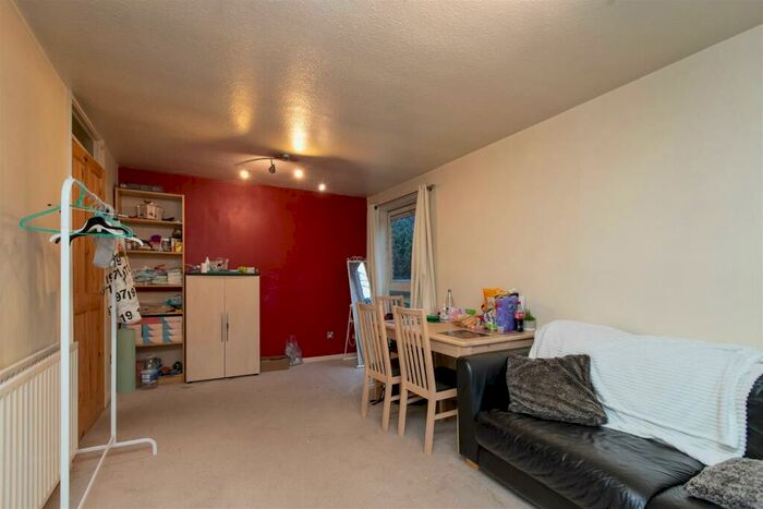 2 Bedroom Flat To Rent In Seymour Close, Selly Park, Birmingham, B29