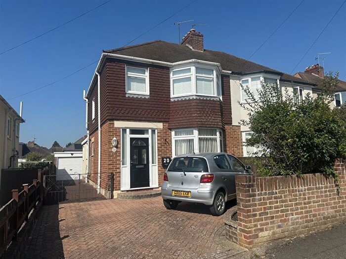 2 Bedroom Semi Detached House For Sale In Chamberlain Avenue, Barming, Maidstone, ME16