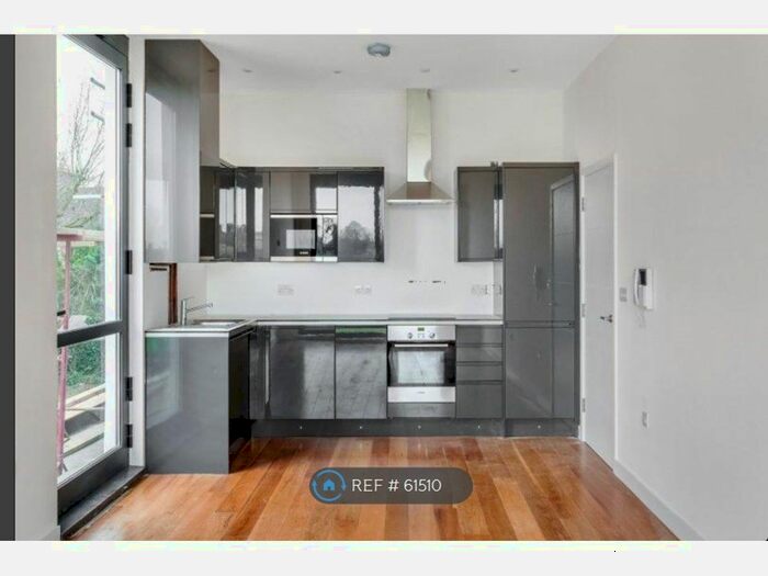 2 Bedroom Flat To Rent In Commonside West, London, CR4