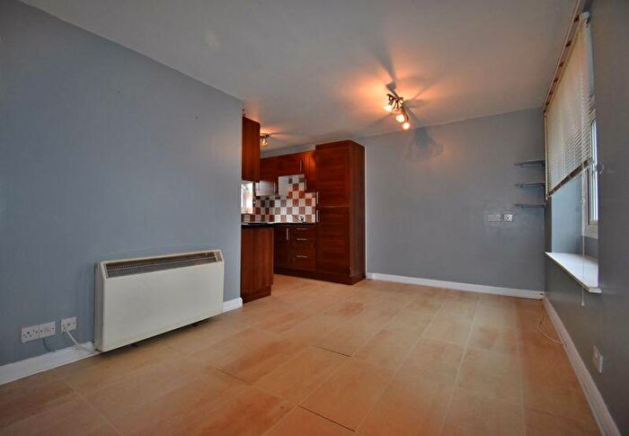 1 Bedroom Flat To Rent In Rosehip Way, Lychpit, RG24