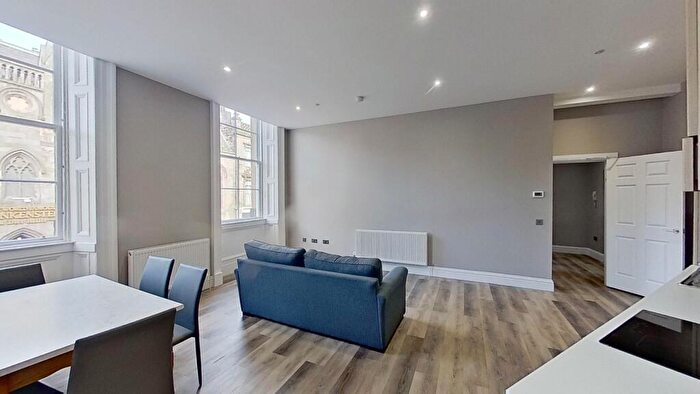 2 Bedroom Flat To Rent In George Iv Bridge, Edinburgh, EH1