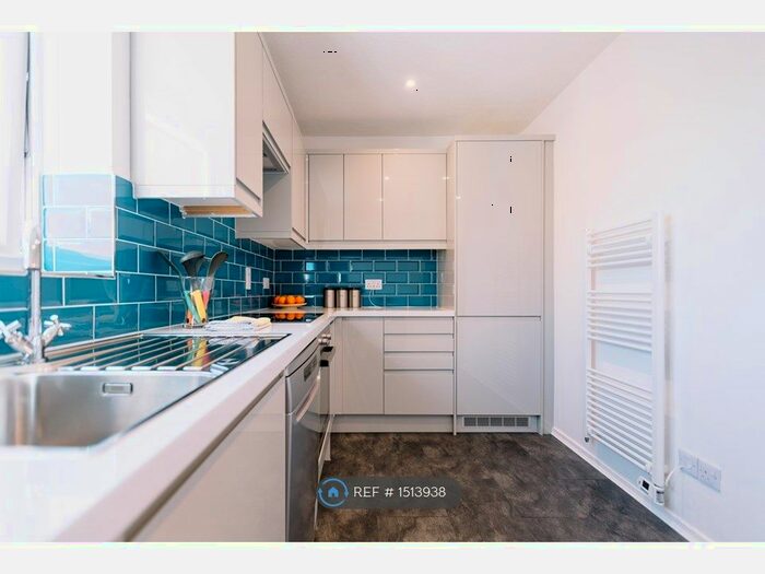 2 Bedroom Flat To Rent In Epping Close, Reading, RG1