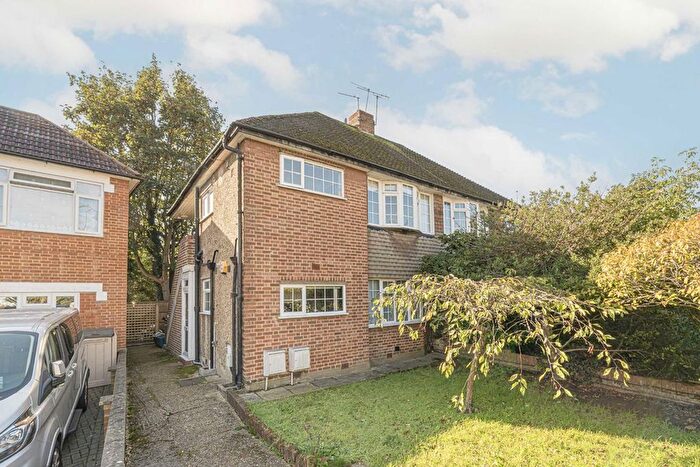 2 Bedroom Maisonette To Rent In Kneller Road, Whitton, Twickenham, TW2