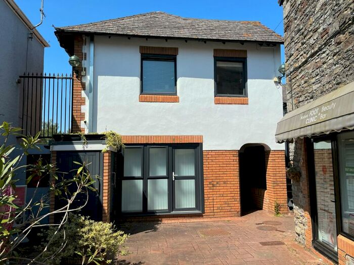 2 Bedroom Apartment For Sale In High Street, Nailsea, North Somerset, BS48