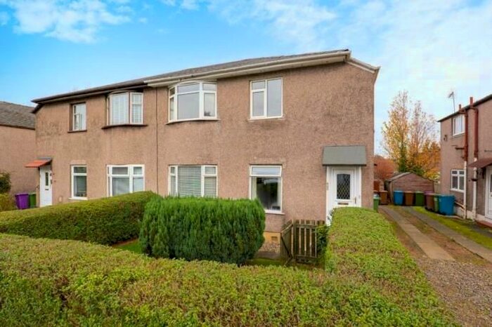 3 Bedroom Flat To Rent In Castlemilk Road, Croftfoot, Glasgow, G44