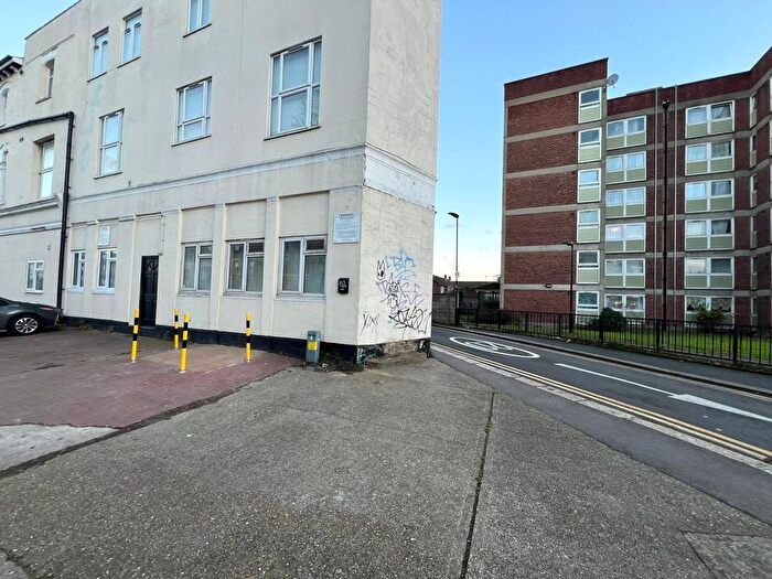 1 Bedroom Flat To Rent In Barking Road, London, E13