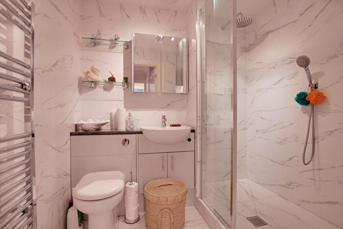 1 Bedroom Flat For Sale In Brookley Road, Brockenhurst, SO42