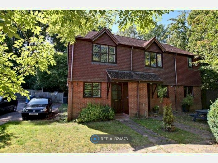 2 Bedroom Semi-Detached House To Rent In Hook, Hook RG27