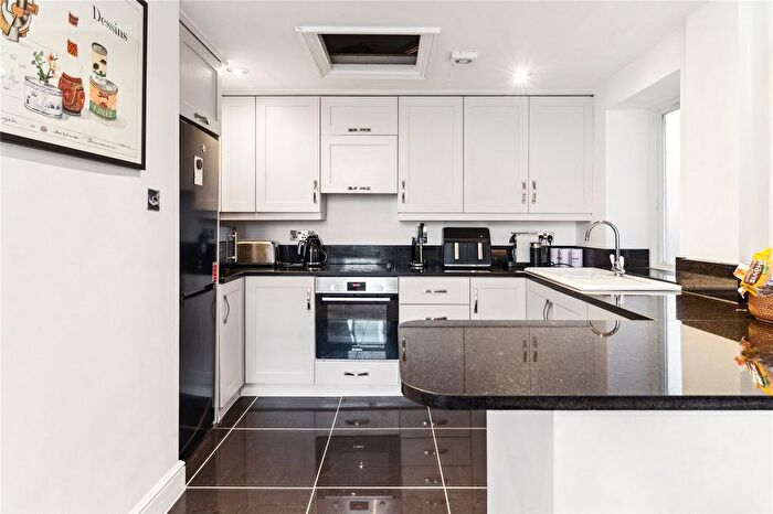 1 Bedroom Flat To Rent In Redcliffe Gardens, London, SW10