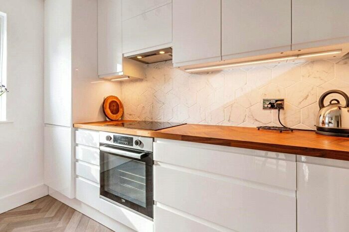 2 Bedroom Apartment To Rent In Finsbury Road, London, N22