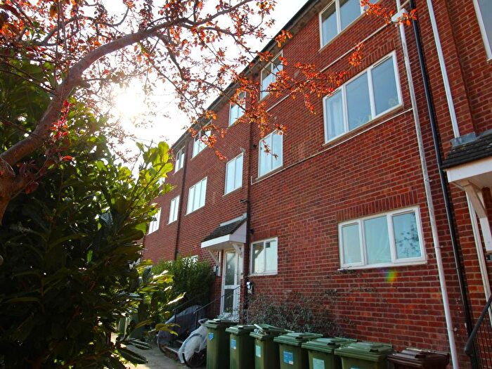 2 Bedroom Flat To Rent In Pound Road, Kingswood, Bristol, BS15