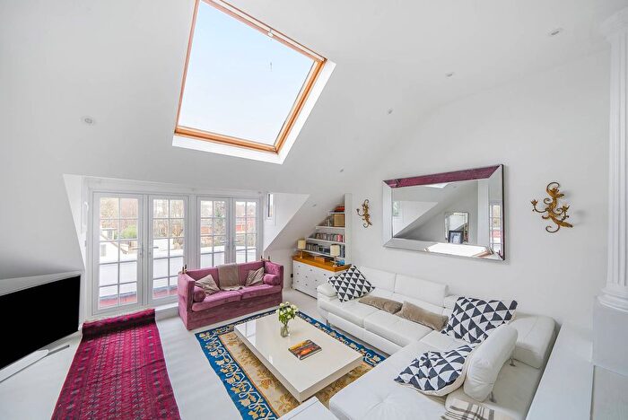 3 Bedroom Flat To Rent In Thurlow Road, Hampstead, London, NW3