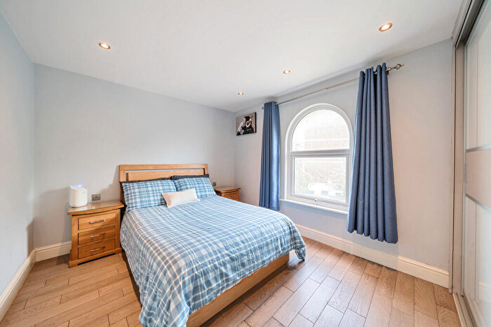 1 Bedroom Apartment For Sale In Kennington Lane, London, SE11