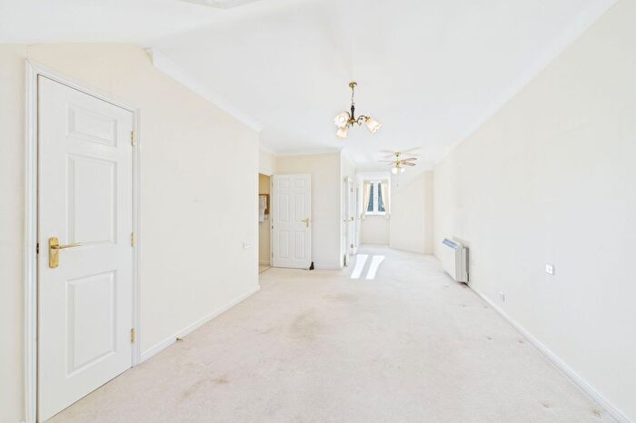 2 Bedroom Flat For Sale In Hanbury Court, Thetford, IP24