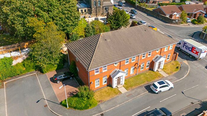 2 Bedroom Flat For Sale In Peacock Court, Leeds, LS19