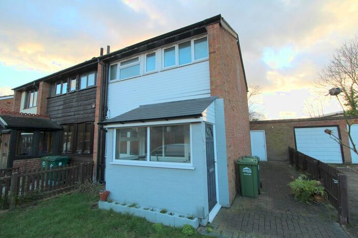 2 Bedroom End Of Terrace House To Rent In Albain Crescent, Ashford, TW15