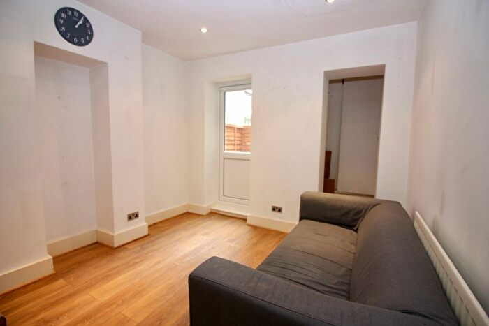 1 Bedroom Flat To Rent In Vaughan Road, London, SE5