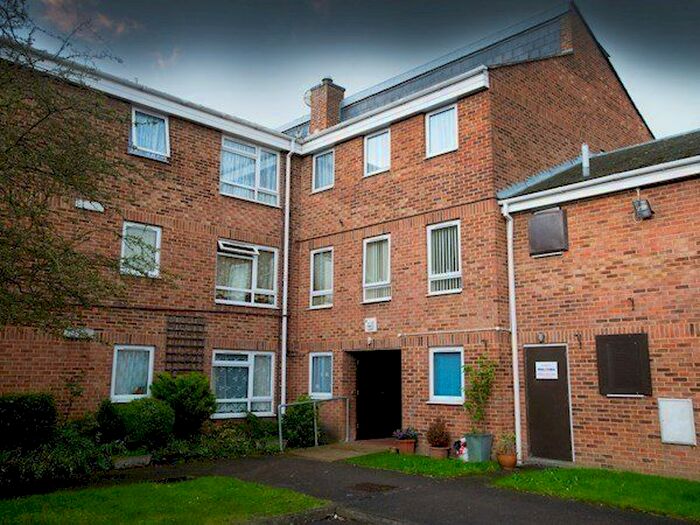1 Bedroom Flat To Rent In Raglan Close, Aldershot, GU12