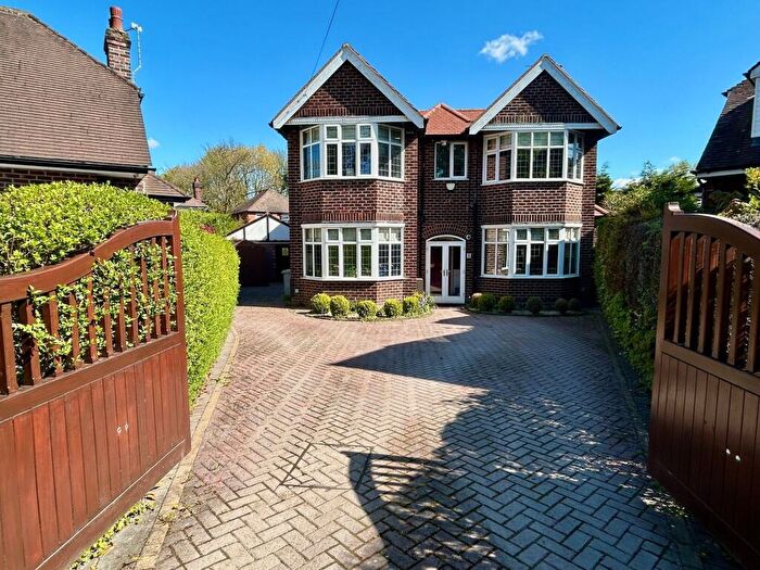 4 Bedroom Detached House For Sale In The Green, Handforth, SK9