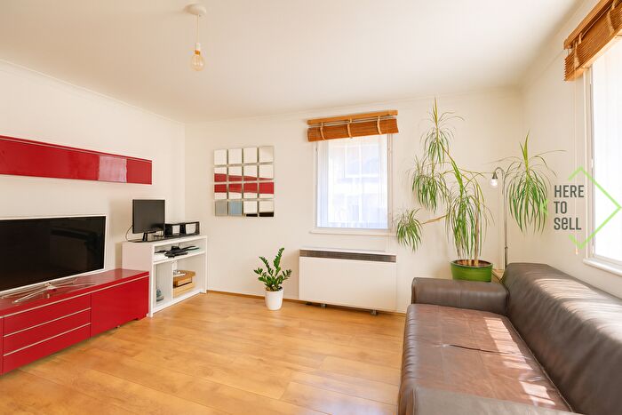 1 Bedroom Flat For Sale In East Smithfield, Tower Bridge, London, E1W