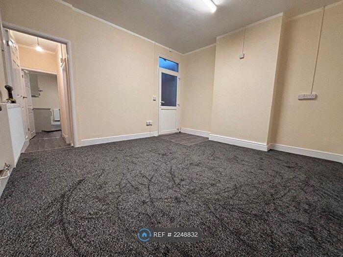 2 Bedroom Flat To Rent In Fosse Road North, Leicester, LE3