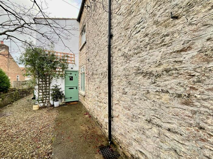 2 Bedroom Cottage For Sale In Garth End Road, West Ayton, Scarborough, YO13