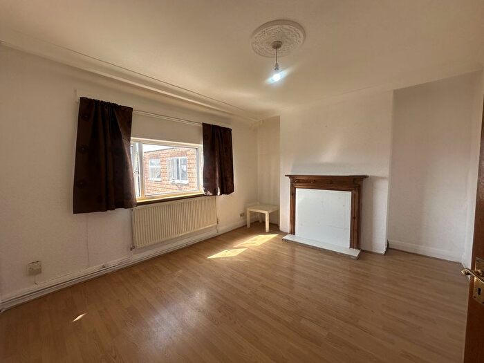 2 Bedroom Flat To Rent In Woodlands Court, North Road, Southall, UB1