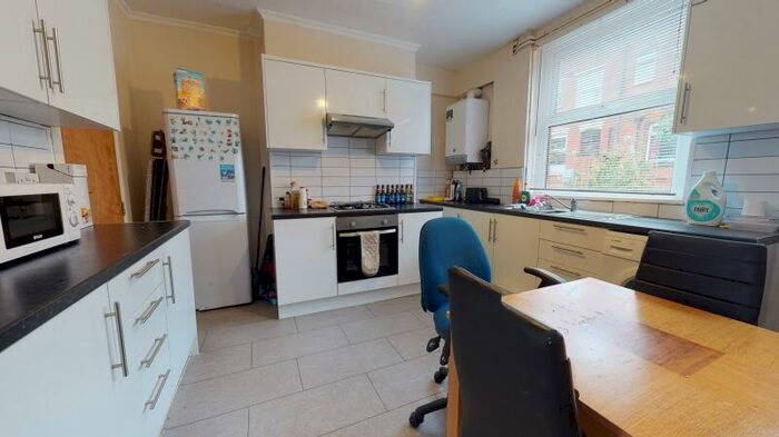 4 Bedroom Terraced House To Rent In Spring Grove Walk, Hyde Park, Leeds, LS6