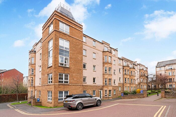 4 Bedroom Flat For Sale In / Dicksonfield, Edinburgh, EH7
