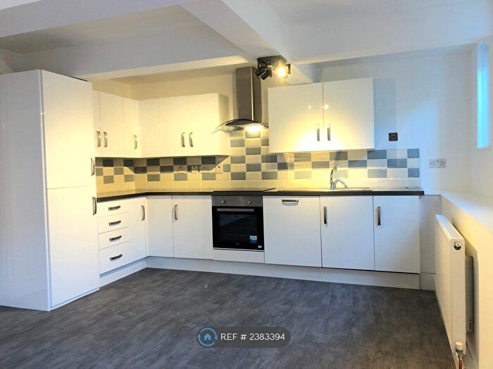 2 Bedroom Flat To Rent In High Street, Avening, GL8