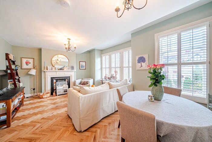 3 Bedroom Flat For Sale In Salford Road, Balham, London, SW2