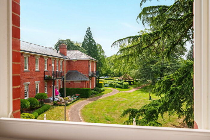 1 Bedroom Flat For Sale In Glanville Way, Epsom, KT19