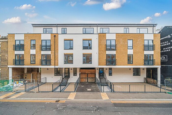 2 Bedroom Flat To Rent In High Street, ME1