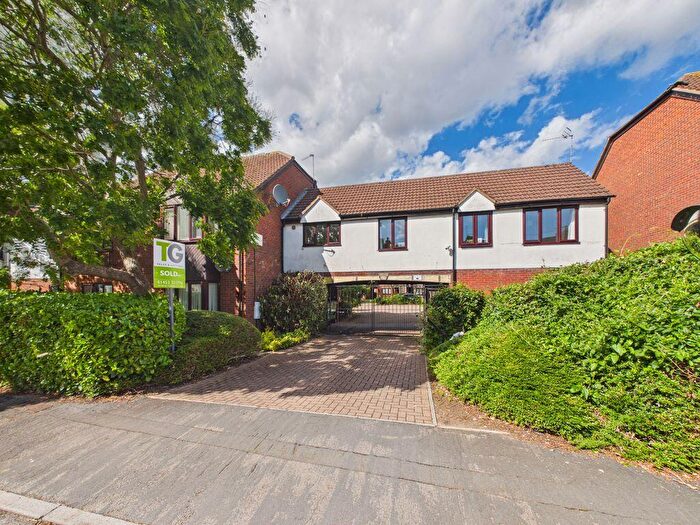 2 Bedroom Coach House For Sale In Lysons Avenue, Gloucester, GL1