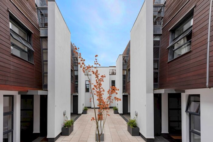 4 Bedroom Terraced House To Rent In Bouton Place, London, N1