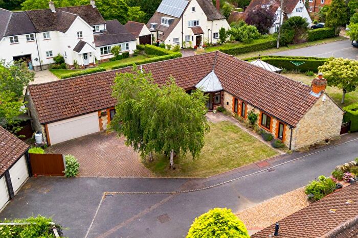 3 Bedroom Detached Bungalow For Sale In The Old Barns, Biddenham, MK40