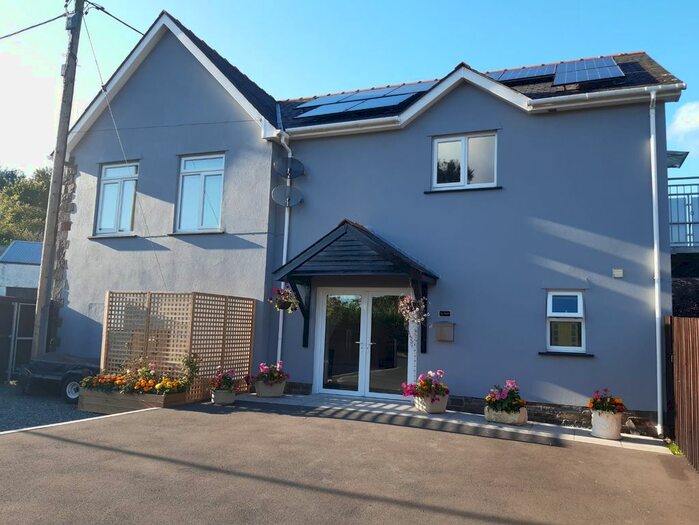 4 Bedroom Detached House For Sale In Llanwnnen, Lampeter, SA48