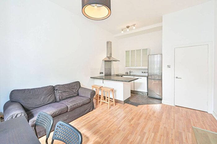 2 Bedroom Flat To Rent In Maygrove Road, West Hampstead, London, NW6