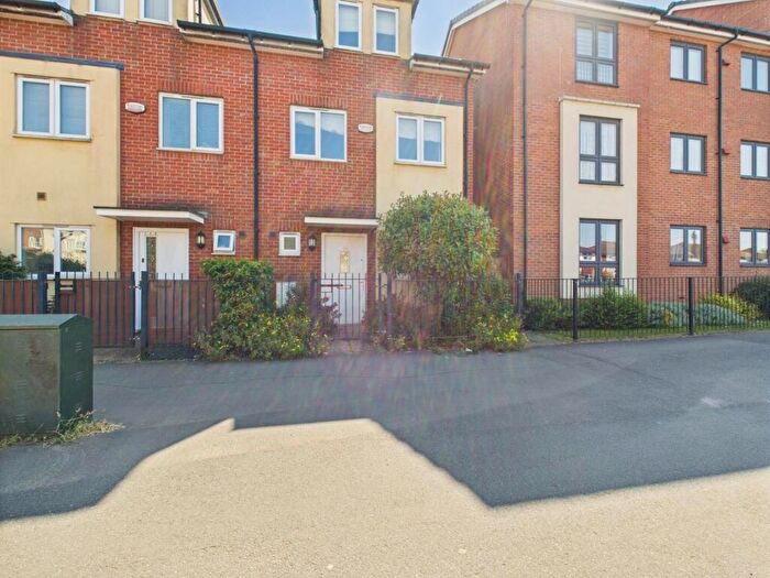 3 Bedroom End Of Terrace House To Rent In Bicester Road, Aylesbury, HP19