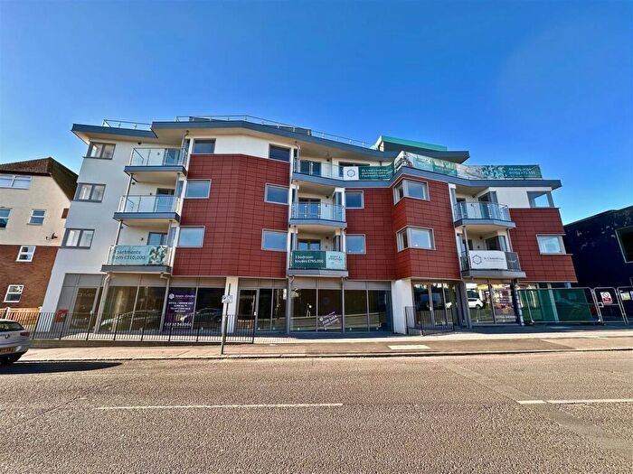 2 Bedroom Flat To Rent In St Clements Gate, Broadway, Leigh-On-Sea, SS9