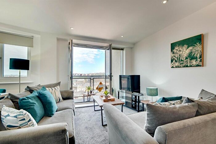 3 Bedroom Apartment To Rent In Waterloo Square, Newcastle Upon Tyne, NE1