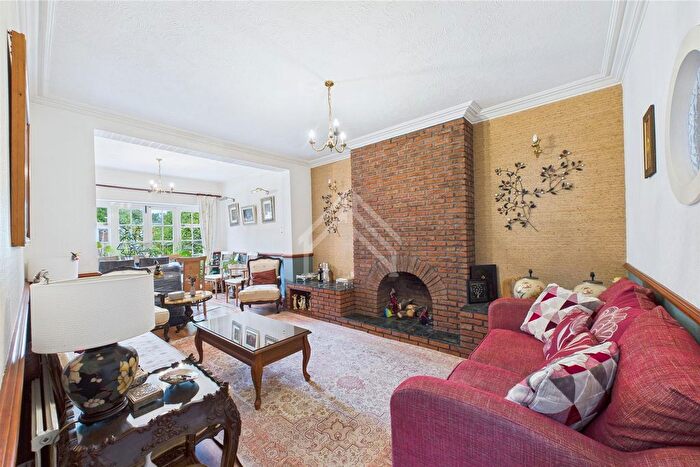 5 Bedroom Semi-Detached House For Sale In Nibthwaite Road, Harrow, HA1