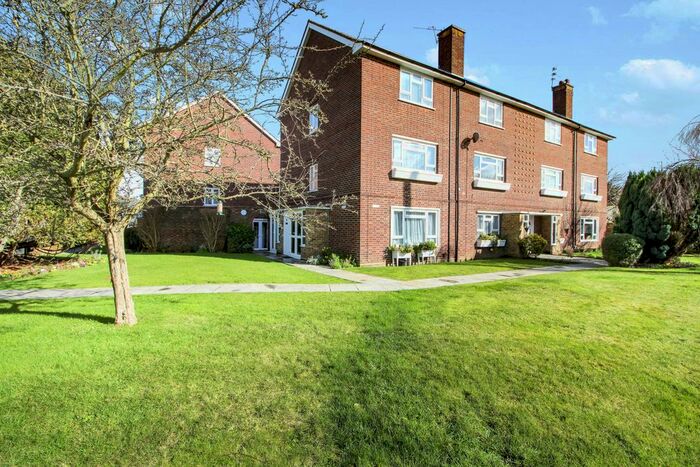 2 Bedroom Maisonette To Rent In Bournehall, High Street, Bushey, WD23