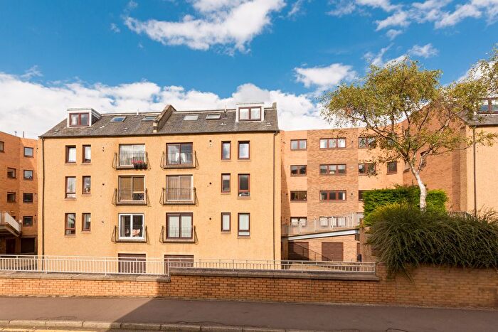 2 Bedroom Flat For Sale In / East Parkside, Edinburgh, EH16
