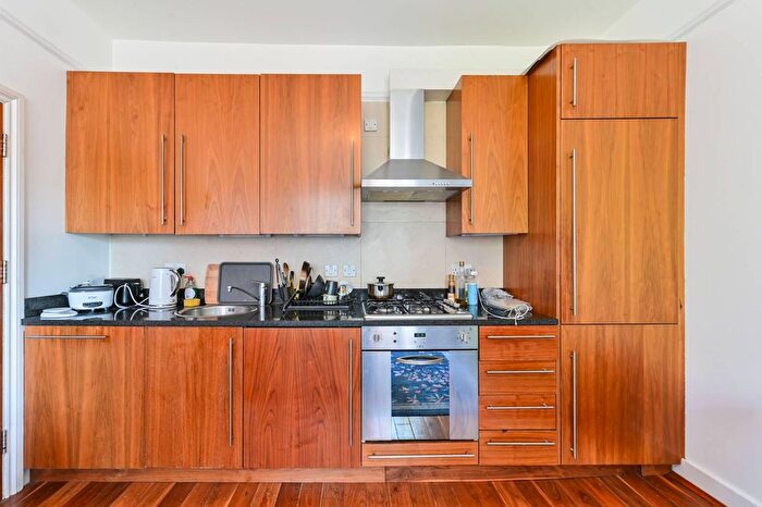 2 Bedroom Flat To Rent In Lisgar Terrace, West Kensington, London, W14