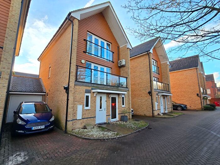 4 Bedroom Detached House To Rent In Edgeworth Close, Slough, SL3