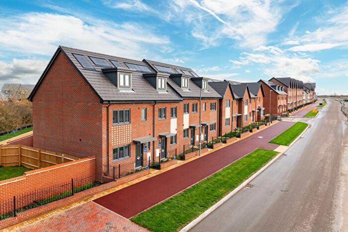 4 Bedroom End Of Terrace House To Rent In Barrosa Way, Whitehouse, MK8