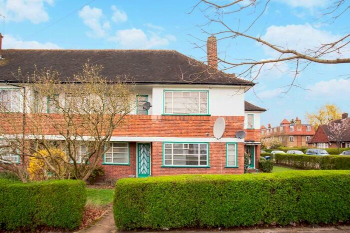 2 Bedroom Flat To Rent In Ossulton Way London, N2